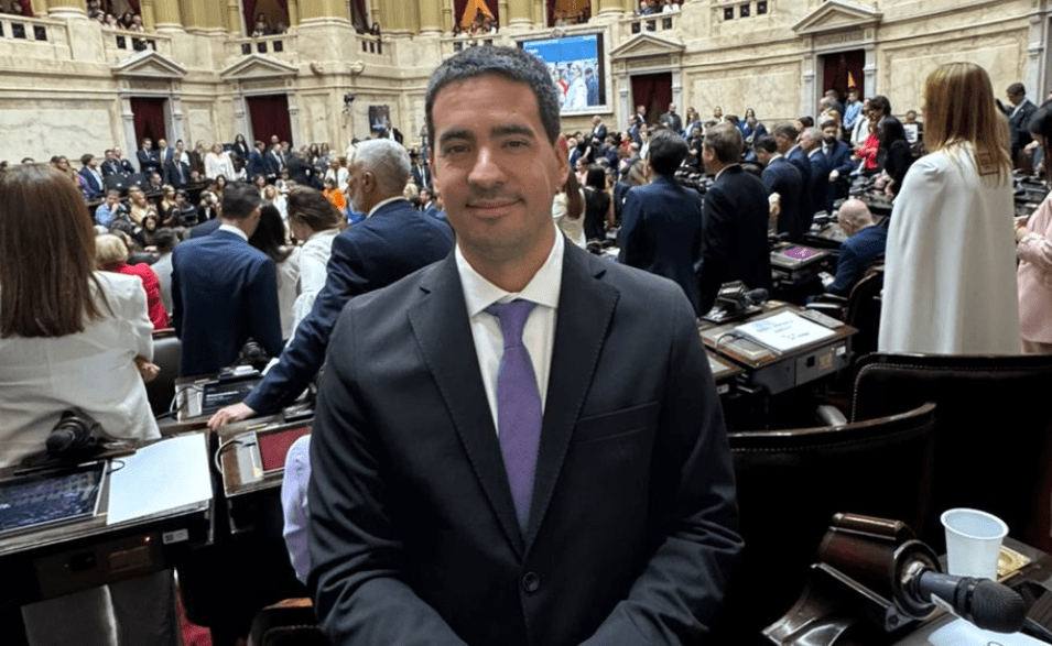“Aprobamos el RIGI y el Super RIGI para generar rentabilidad para que Argentina salga del estancamiento”, afirmó Adrian Ravier, diputado nacional por La&nbsp;Pampa.
