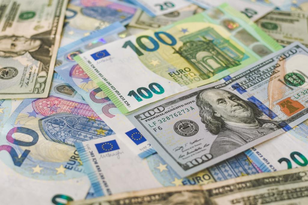 Caputo afirma que el BCRA está cerca de alcanzar la meta de&nbsp;reservas